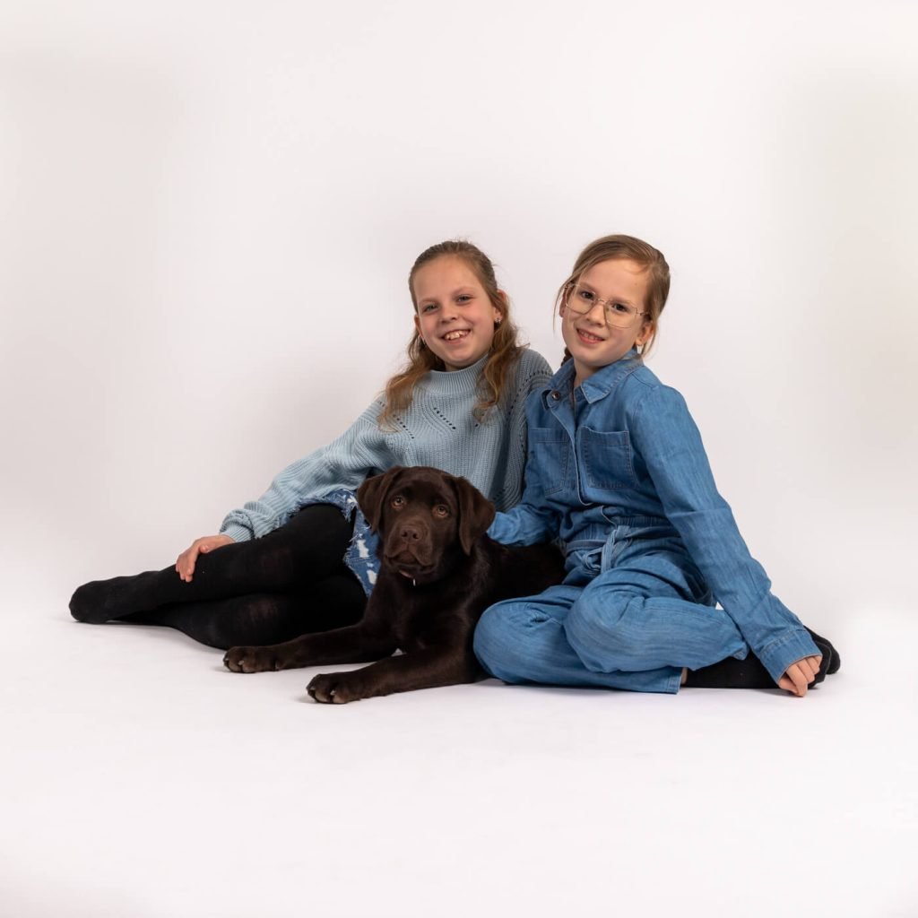 Studio fotografie kind en hond Daphnes fotografie zuidland