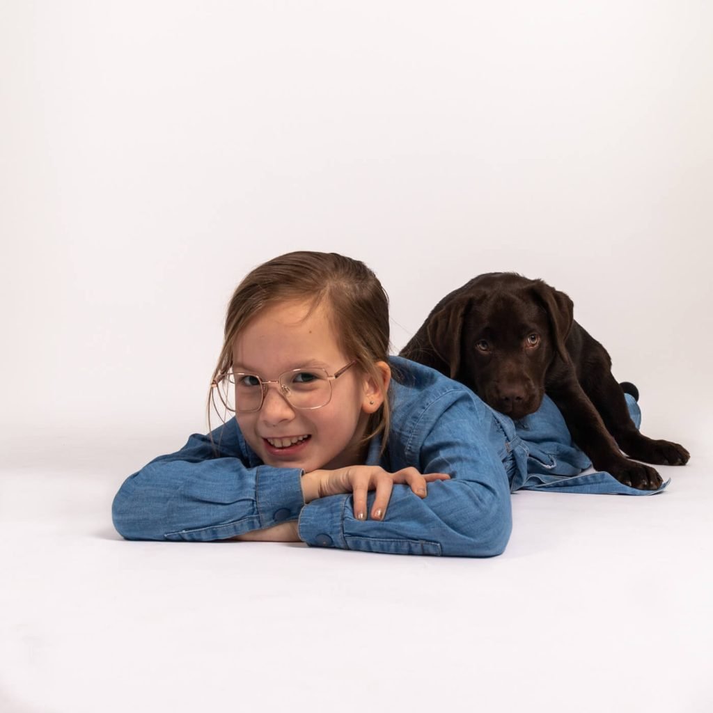 Studio fotografie kind en hond Daphnes fotografie zuidland