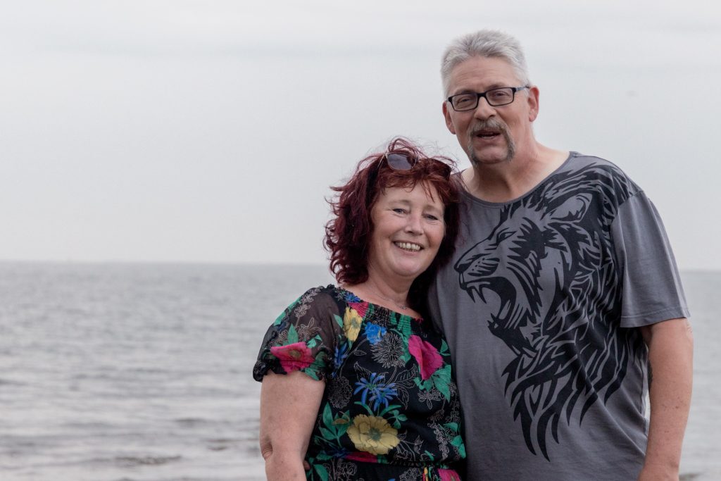 Fotoshoot op het strand met de hondjes Gemaakt door Daphne's fotografie in Zuidland