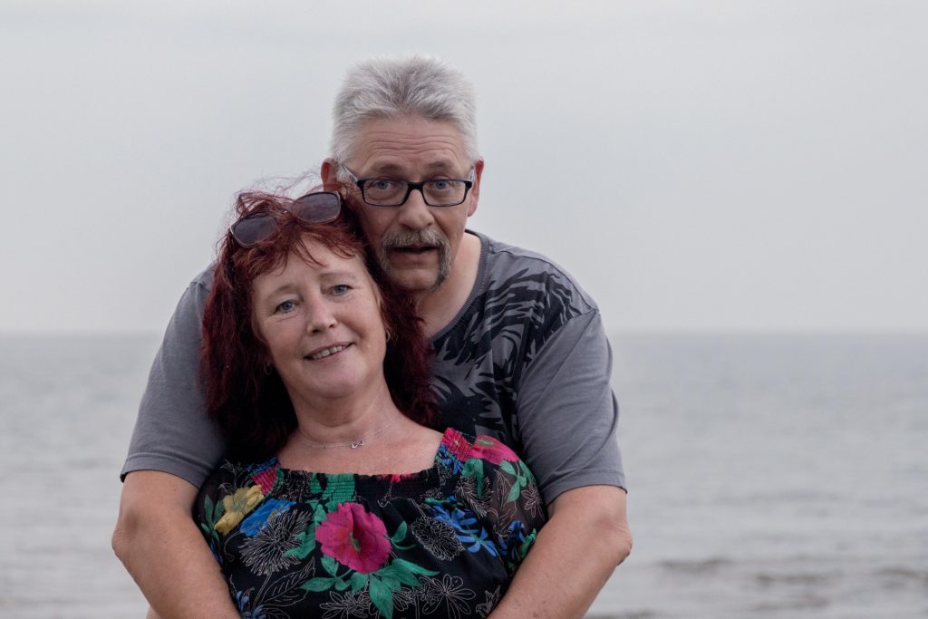 Fotoshoot op het strand met de hondjes Gemaakt door Daphne's fotografie in Zuidland
