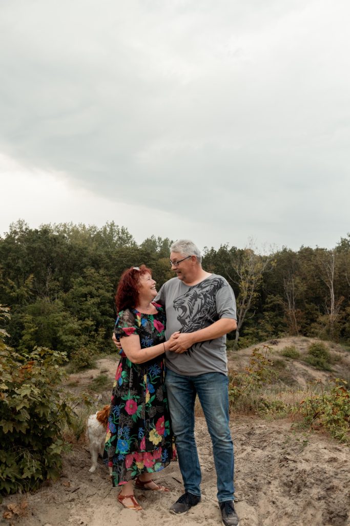 Fotoshoot op het strand met de hondjes Gemaakt door Daphne's fotografie in Zuidland