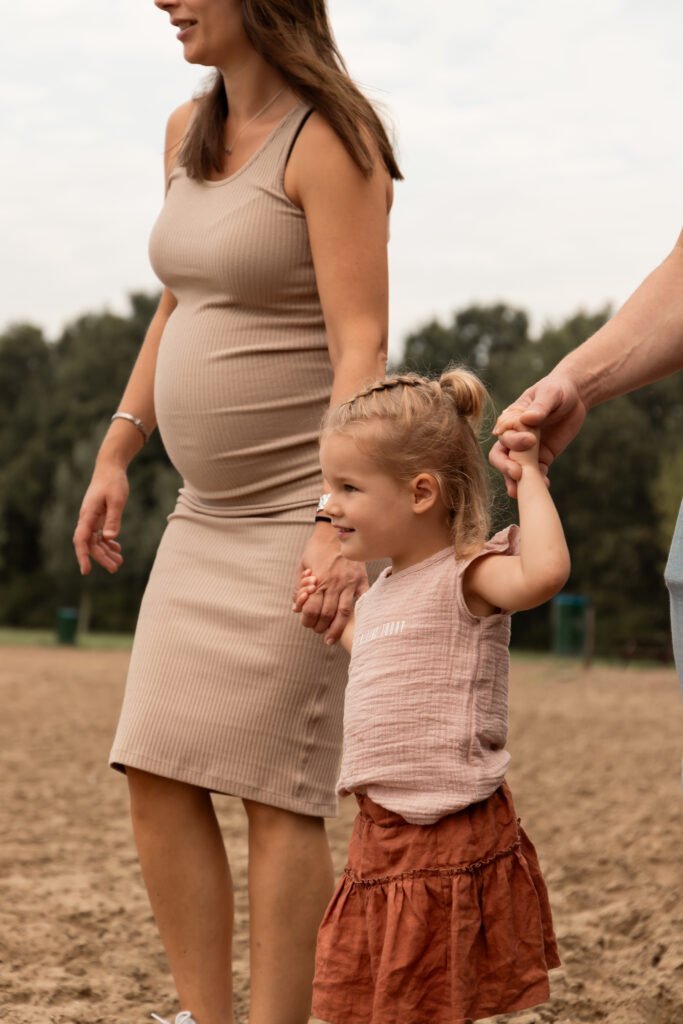 Zwangerschapsfotoshoot gemaakt door Daphne's fotografie in zuidland