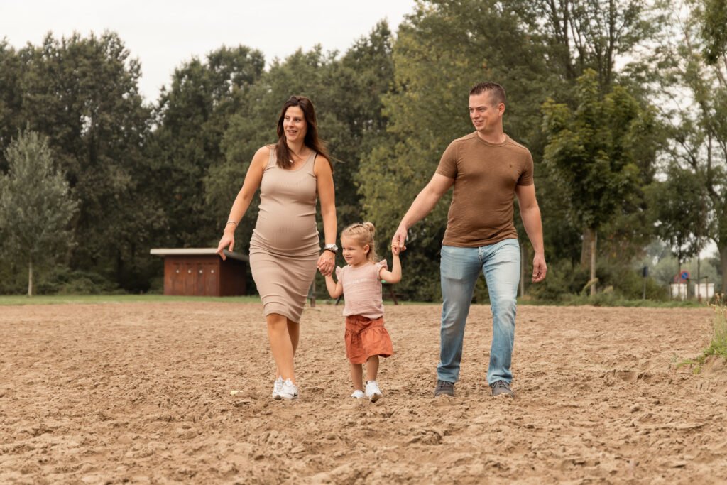 Zwangerschapsfotoshoot gemaakt door Daphne's fotografie in zuidland