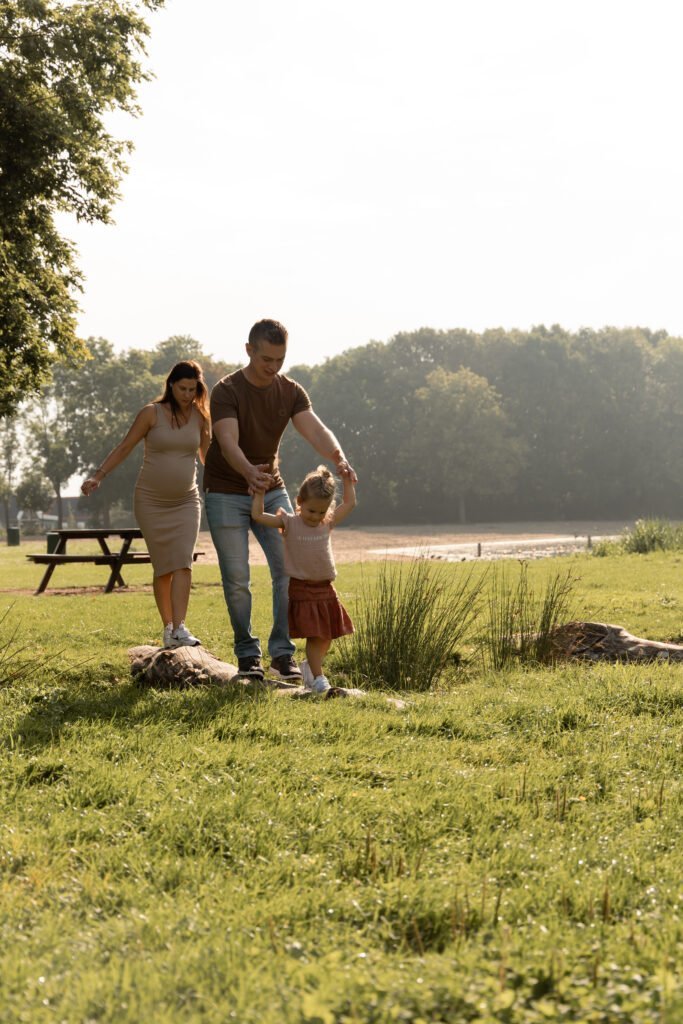 Zwangerschapsfotoshoot gemaakt door Daphne's fotografie in zuidland