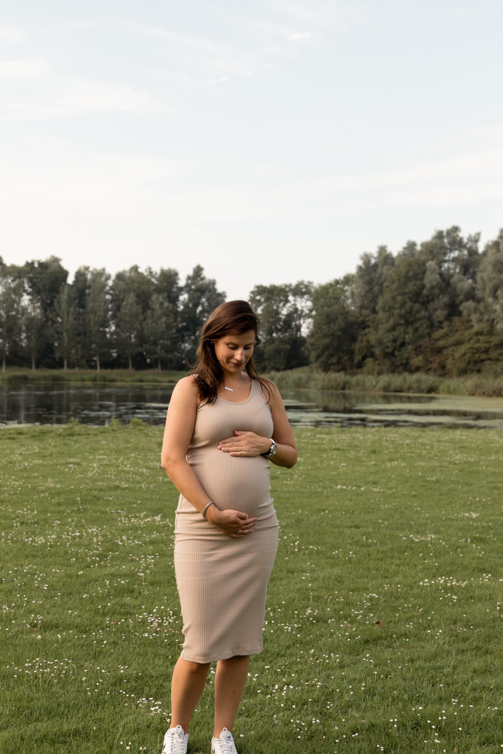 Zwangerschapsfotoshoot gemaakt door Daphne's fotografie in zuidland