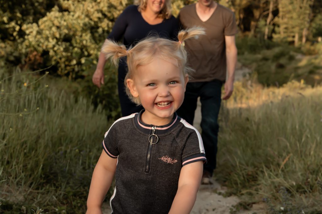 Zwangerschapsshoot gemaakt door daphne's fotografie in zuidland