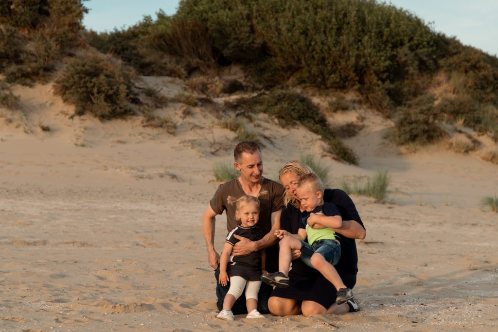 Zwangerschapsshoot gemaakt door daphne's fotografie in zuidland