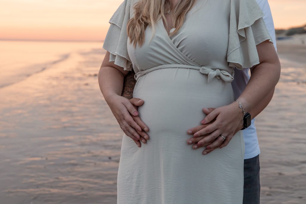 zwangerschapsshoot gemaakt door Daphne's Fotografie in Zuidland