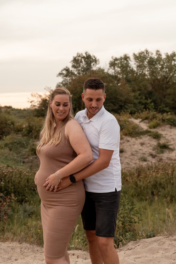 zwangerschapsshoot gemaakt door Daphne's Fotografie in Zuidland