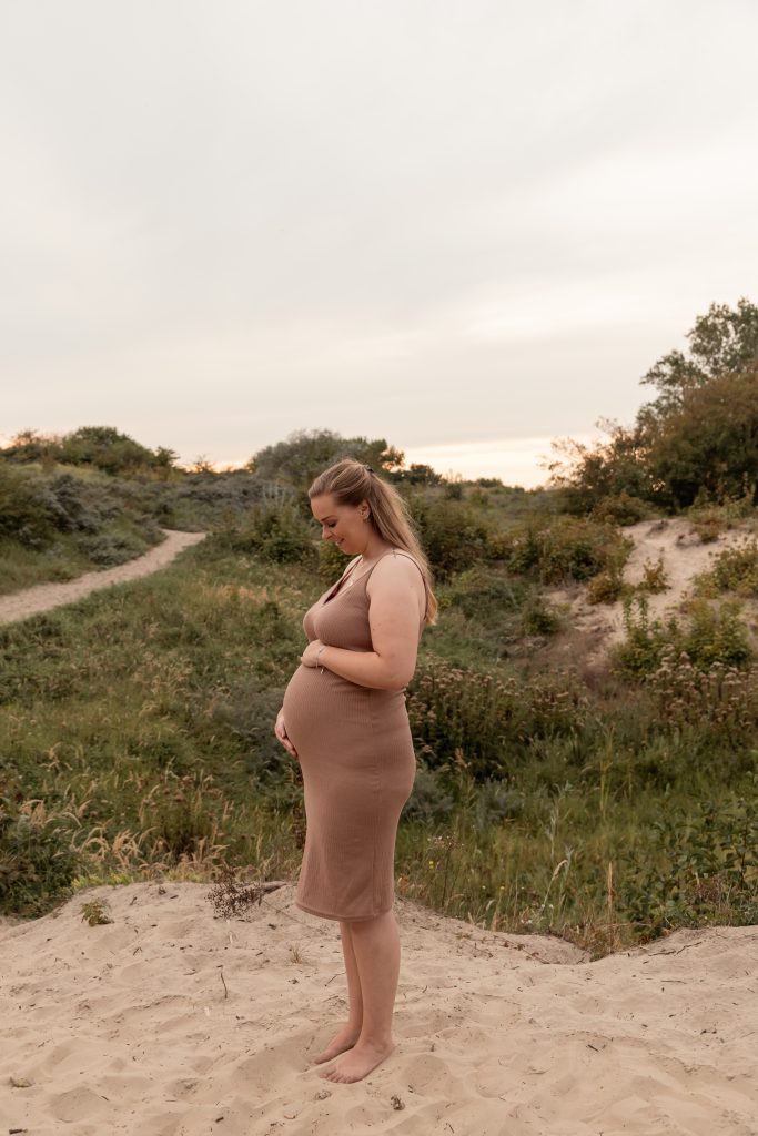 zwangerschapsshoot gemaakt door Daphne's Fotografie in Zuidland