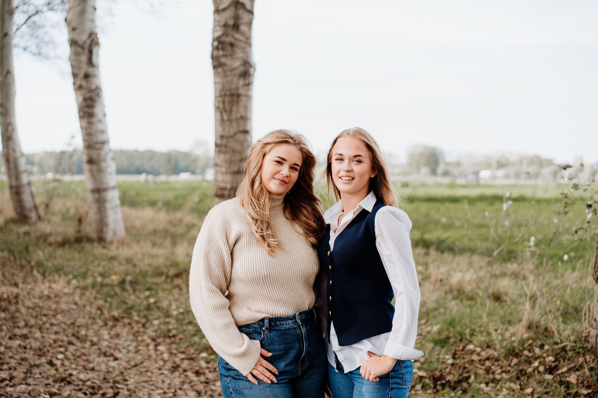 Familieshoot Annabos Rockanje – moeder en dochter samen in het bos